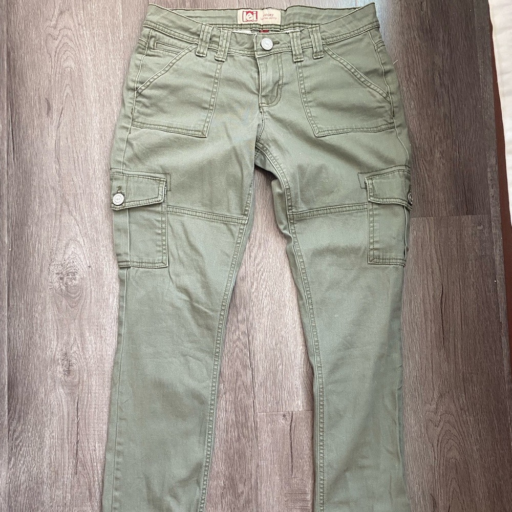 Green l.e.i. Low rise skinny jeans size 7 regular